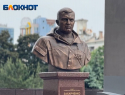 Батя всегда с нами: в центре Донецка торжественно открыли памятник-бюст первого главы ДНР Александра Захарченко