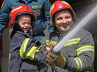 Встреча четырёхлетнего мальчика с огнеборцами: МЧС Донецка исполнило мечту малыша Вани
