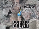Флаг русского десанта развевается над пятиэтажкой в микрорайоне Канал Часов Яра: ВСУ откатываются на запад 