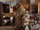 Держали в страхе ВСУ и жителей: в школе Кураховки в ДНР обнаружен крупный схрон с вооружением иностранных наемников