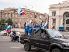 Под музыку и с флагами: в центре Донецка прошел автопробег в честь Дня России
