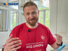 Мода здорового человека: начать путь донора крови в Донецке советует гостям ДНР Александр Малькевич