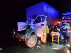 Спасатели МЧС деблокировали водителя грузовика, попавшего в ДТП под Новоазовском