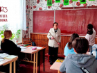 Педагог с полувековым опытом обучает детей математике и физике в Амвросиевском районе
