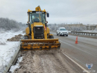 За неделю на дороги ДНР высыпали более 10 тысяч тонн противогололедных реагентов