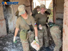 Расчищать от завалов территорию монастыря под Угледаром помогает молодежь «Народного Фронта» со всей России