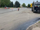 Самарские строители ремонтируют дороги города Снежное  