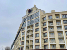 В Мариуполе на башне Дома с часами установили главный символ