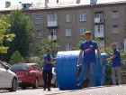 Донецкие волонтеры привезли трехтонную бочку для воды в Моспино, ДНР