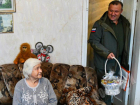 Мэр Донецка навестил ветерана блокадного Ленинграда и проверил, как в её доме отремонтировали кровлю 