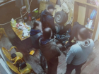 Двое мужиков ограбили психбольного друга после застолья в Торезе, ДНР