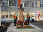 В Мариуполе появился памятник Герою России Роману Кутузову