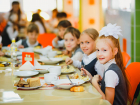 В более 550 школах ДНР организовано бесплатное питание для учеников