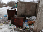 «Сгнили, упали»: жители Холодной Балки недовольны состоянием мусорных баков по улице Парковой 