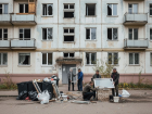 В Харцызске жильцов отправили искать стекло на свалках
