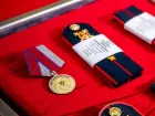 Росгвардейца наградили за спасение людей после взрыва газа в Донецке