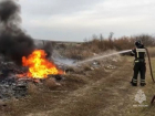 В ДНР МЧС потушили полтора гектара сухой травы и мусора