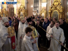 Воскресная симфония в Донецке: в центральном соборе провели пасхальное богослужение