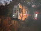 Автомобиль скорой помощи и ВАЗ въехали в жилой дом после ДТП в Енакиево ДНР