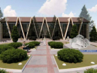  Строители начали монтаж необычной конструкции здания будущего МФЦ Волновахи
