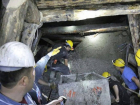 Два шахтера третий день замурованы под завалом в Шахтерском районе ДНР