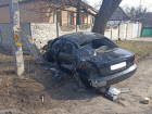 В Макеевке водитель без прав влетел в столб и погиб