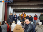 Накипело: собрание жителей в донецком поселке Абакумова прошло эмоционально, но с пользой