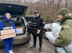 Подарки детям в ДНР привезли на Рождество подмосковные молодогвардейцы