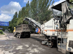 Ремонт дорог в Горловке и Ясиноватой под украинскими обстрелами: как прошла проверка минтранса ДНР