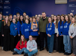 Белорусский телеведущий Григорий Азарёнок встретился с активистами из ДНР