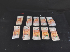 От одного миллиона рублей отказались полицейские в ДНР: на предлагавшего им деньги мужчину завели уголовное дело