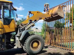 В городах-спутниках Харцызска строятся площадки для детского отдыха и занятий спортом 