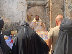 В храме под Угледаром впервые за три года провели службу в честь Святых апостолов Петра и Павла