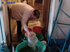 «Хоть клеенкой сделайте!»: более трех лет живут без крыши жильцы дома на Дагестанской в Донецке