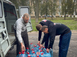 Более 1000 литров питьевой воды волонтеры доставили в больницу Донецка