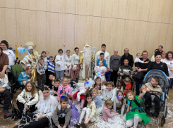 Сотням тяжелобольным детям Донбасса подарили «Новогоднее чудо»