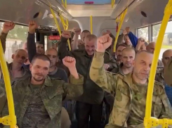 В Донецк возвращаются 11 освобожденных из украинского плена военнослужащих ДНР 