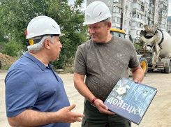 Донецк благодарит Москву за тепло: столичные коммунальщики отремонтировали с начала года 27 котельных и 32 километра теплосетей