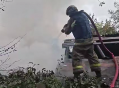 В Горловке пожар уничтожил несколько построек