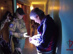 «Резиновая» квартира: житель Иловайска в ДНР прописал десятерых мигрантов у себя дома