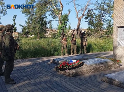 «Собрали по кусочкам»: бойцы ВС РФ восстановили мемориал ВОВ, разрушенный боевиками в Константинополе
