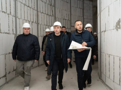 Руководитель Росмолодежи посетил строительство молодежного центра в Донецке 