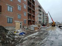 Внутренняя отделка началась в квартирах, восстановленного Югрой, многоэтажного дома в Авдеевке 