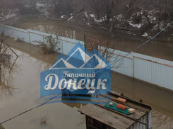 В Донецке затопило улицу Адыгейскую