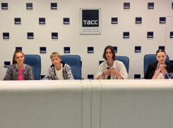 Выпускницы программы «Женщина-лидер» помогли организовать поездку детей ДНР в Питер