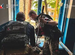 Молодёжка Народного фронта ДНР помогла жителям Донецка после обстрела ВСУ