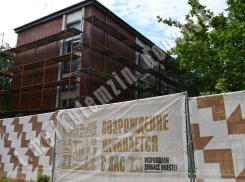 В донецкой школе №9 специалисты под руководством Москвы делают капитальный ремонт 