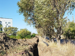 Ремонтники пришли в Зугрес: меняют сети водоснабжения