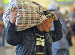 В ДНР женщина фиктивно прописала у себя мигранта взамен на гардероб