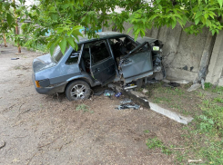 Не трезвый водитель «девяносто девятой» протаранил бетонный забор в Горловке